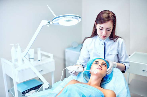 Не идите на риск: тревожные сигналы, что ваш косметолог непрофессионален